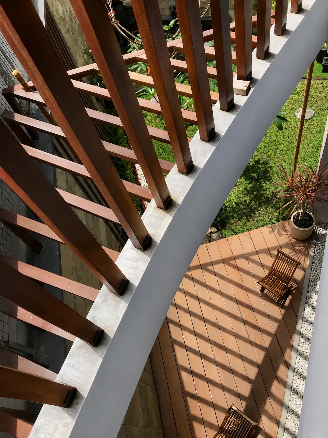 The Triangular Timber Screen House
