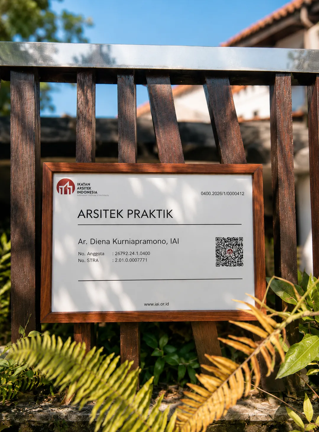 Plang Arsitek Praktik Ikatan Arsitek Indonesia untuk Ar. Diena Kurniapramono.